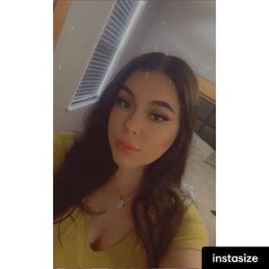 Meet your Posher, Clarisa